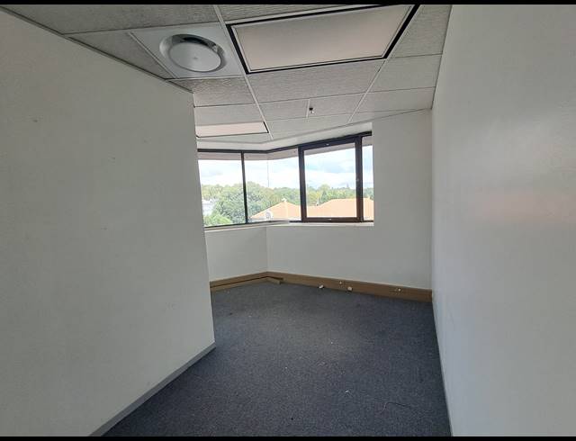 155M² OFFICE TO LET IN DUNKELD WEST